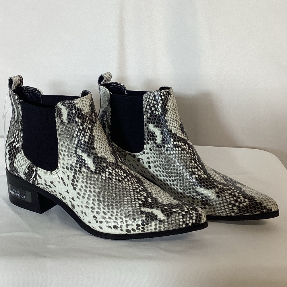 NWT BLONDO Waterproof White & Black Animal Print Ankle Boots Size 9